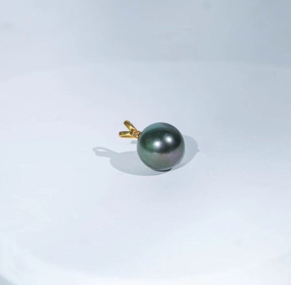 Natural Tahitian Sea Water Pearl Pendant in 18K Gold (11-12mm, Includes Silver Chain)