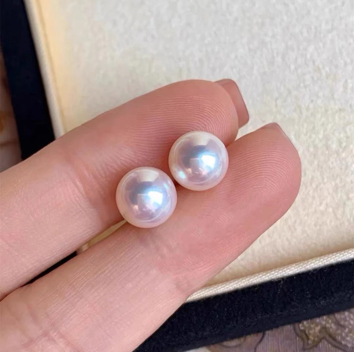 Stunning Japanese Akoya Cultured pearl earrings (6-7mm)