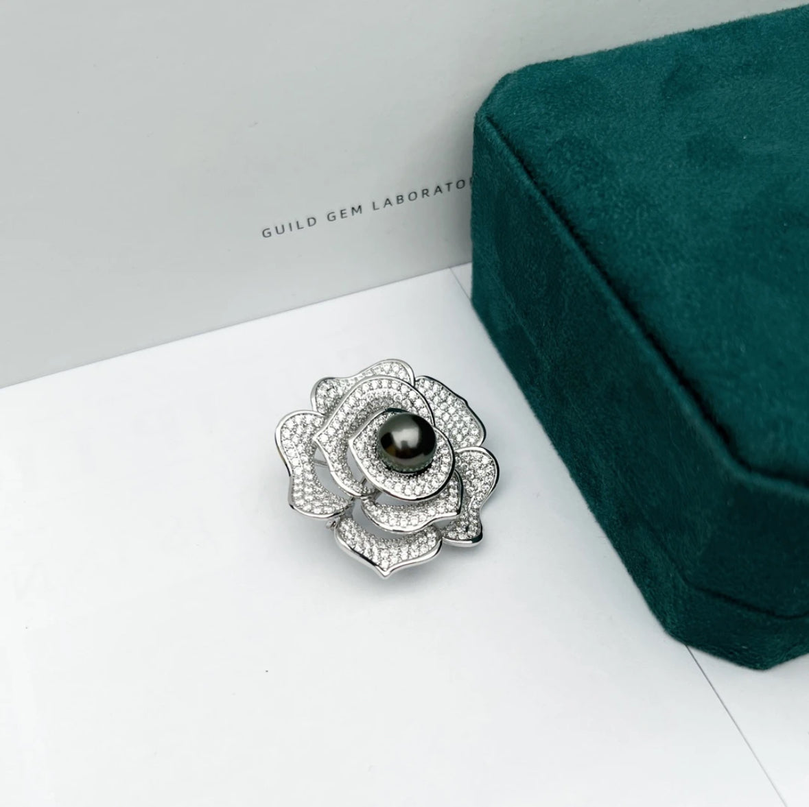 Rose Brooch with Cultured Seawater Tahitian Pearl
