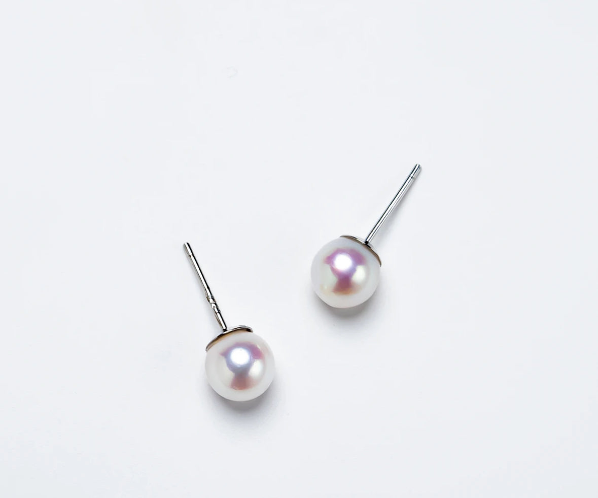 Stunning Japanese Akoya Cultured pearl earrings (6-7mm)