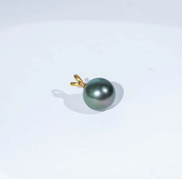 Natural Tahitian Sea Water Pearl Pendant in 18K Gold (11-12mm, Includes Silver Chain)