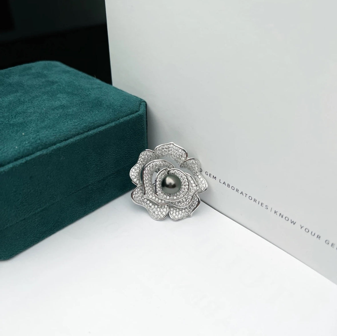 Rose Brooch with Cultured Seawater Tahitian Pearl