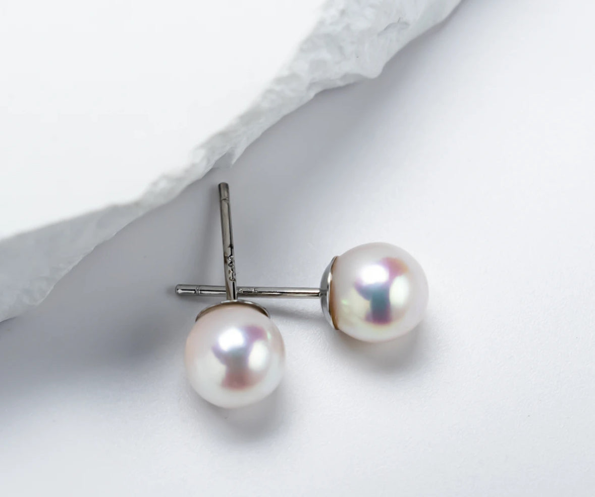 Stunning Japanese Akoya Cultured pearl earrings (6-7mm)