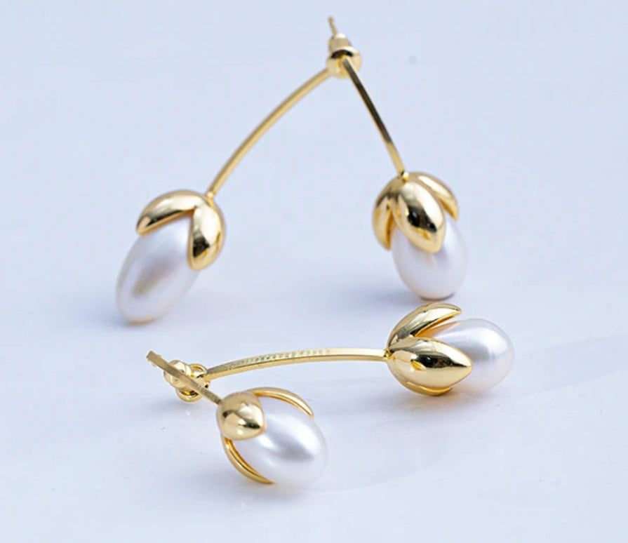 Designer Style:Freshwater Non-bead Pearl 'Magnolia' Earrings 8.5-9.5mm, Fashionable and Versatile