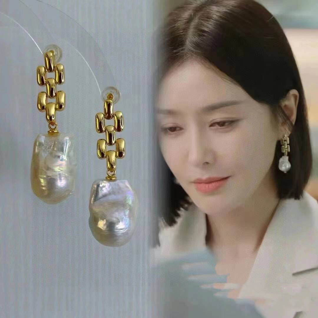 Baroque Design Earrings excellent light