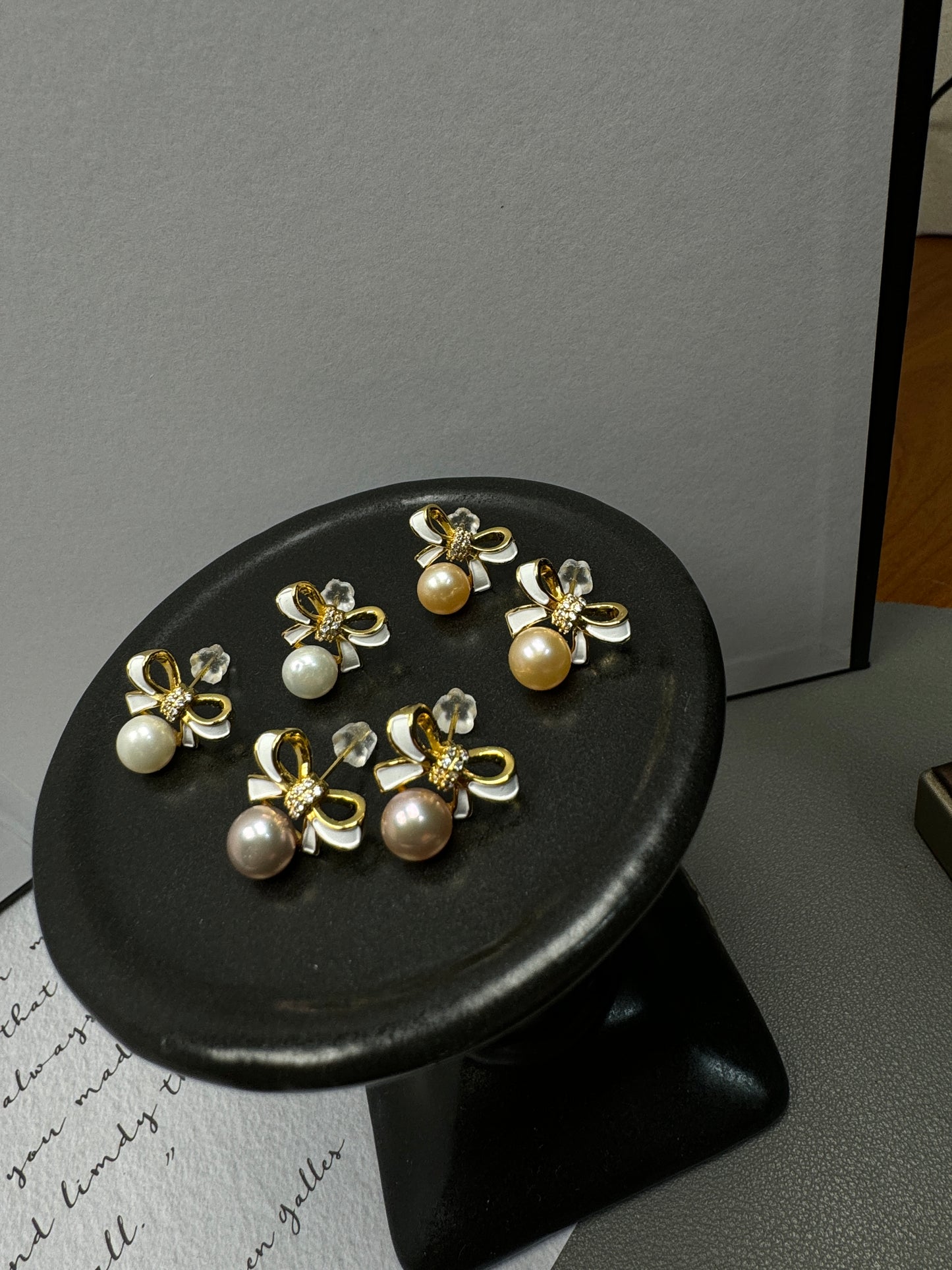 Ribbon Styled Ear Stud