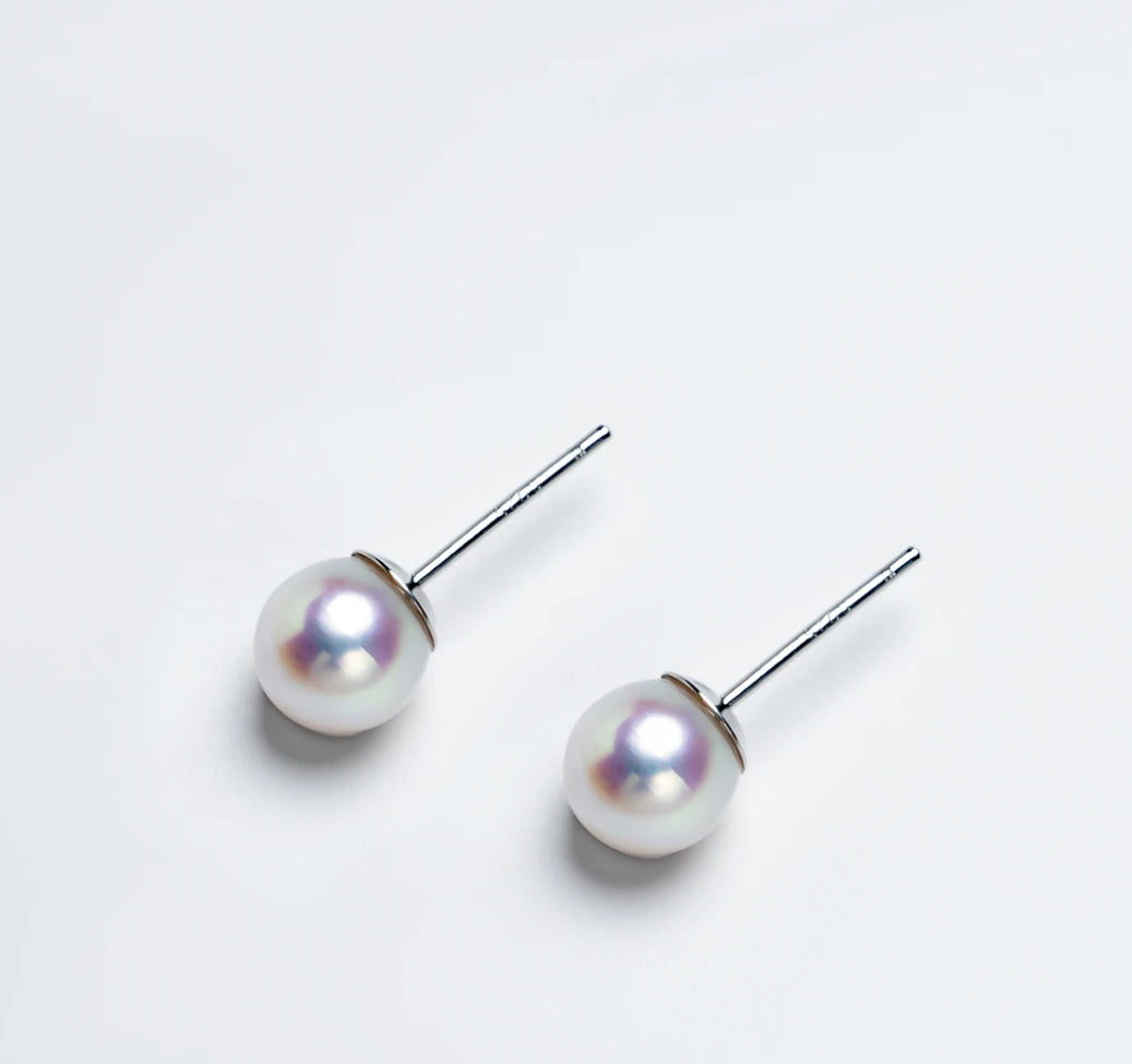 Stunning Japanese Akoya Cultured pearl earrings (6-7mm)