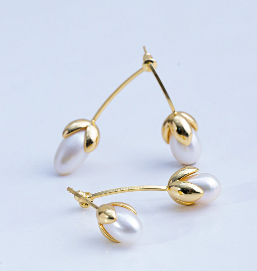 Designer Style:Freshwater Non-bead Pearl 'Magnolia' Earrings 8.5-9.5mm, Fashionable and Versatile
