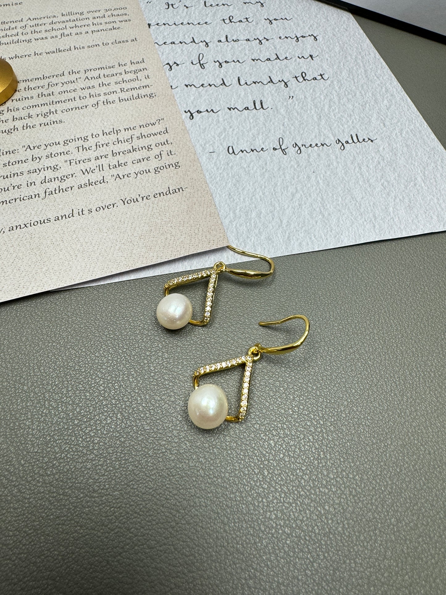 Single Pearl Triangular Ear Hook