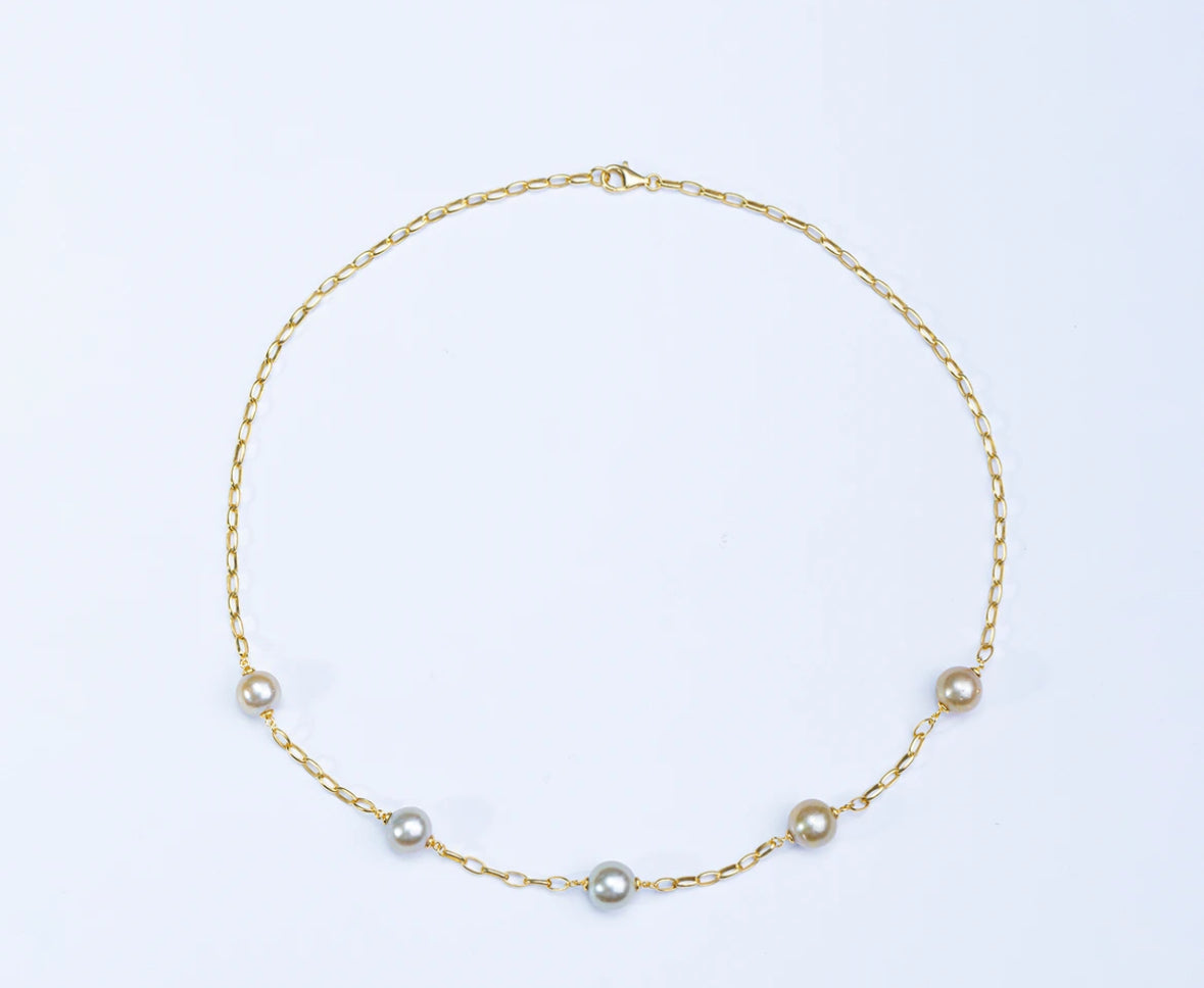 South Sea Australian golden pearl S925 silver inlaid necklace, designer style, 9-11mm, with a chic and fashionable design.