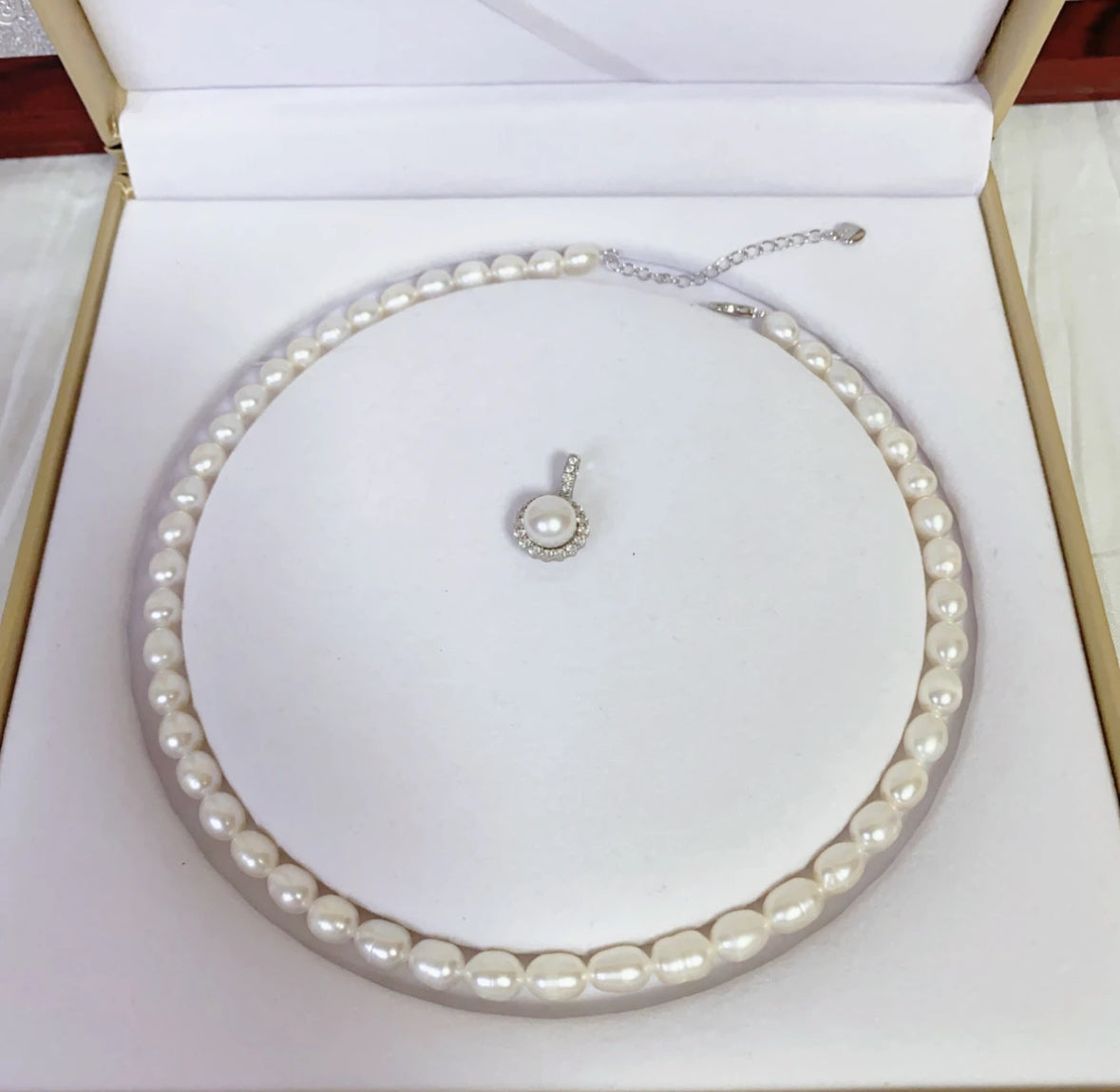 "Same Style as Zhao Lusi" 6A grade pearlescent,white Cultured Freshwater non-bead Pearl (7-8mm) Necklace and Detachable  Freshwaterpearl pendant (around 9mm)