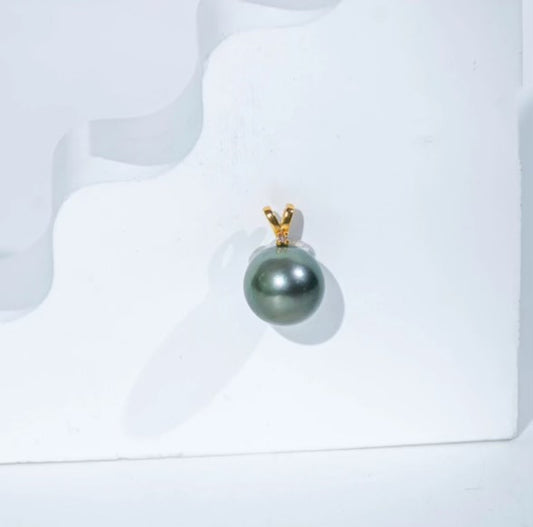 Natural Tahitian Sea Water Pearl Pendant in 18K Gold (11-12mm, Includes Silver Chain)