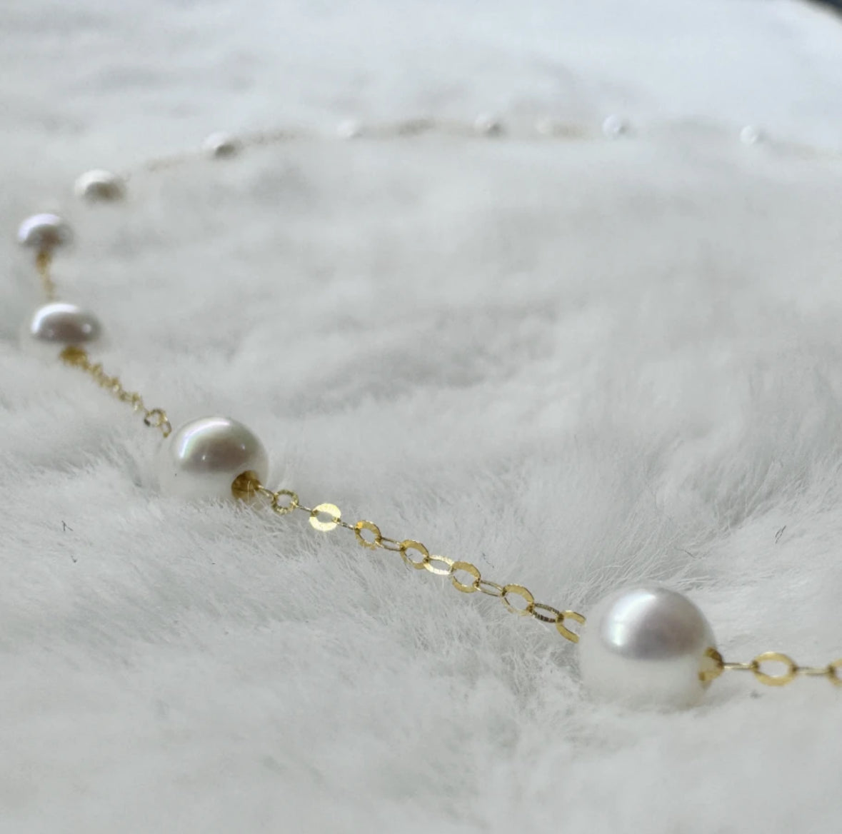 Romantic and gentle Non-bead Freshwater Pearl “a canopy of twinkling stars ”Necklace with 18K gold setting