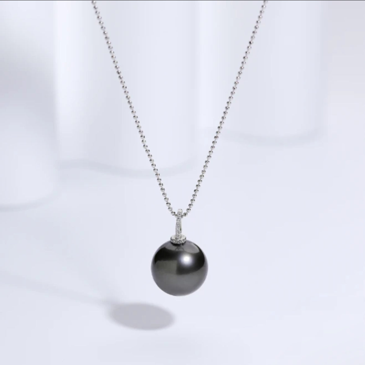 Tahitian pearl: Pendant 12-13mm, versatile clasp, elegant black, classic, fashionable, and sophisticated.