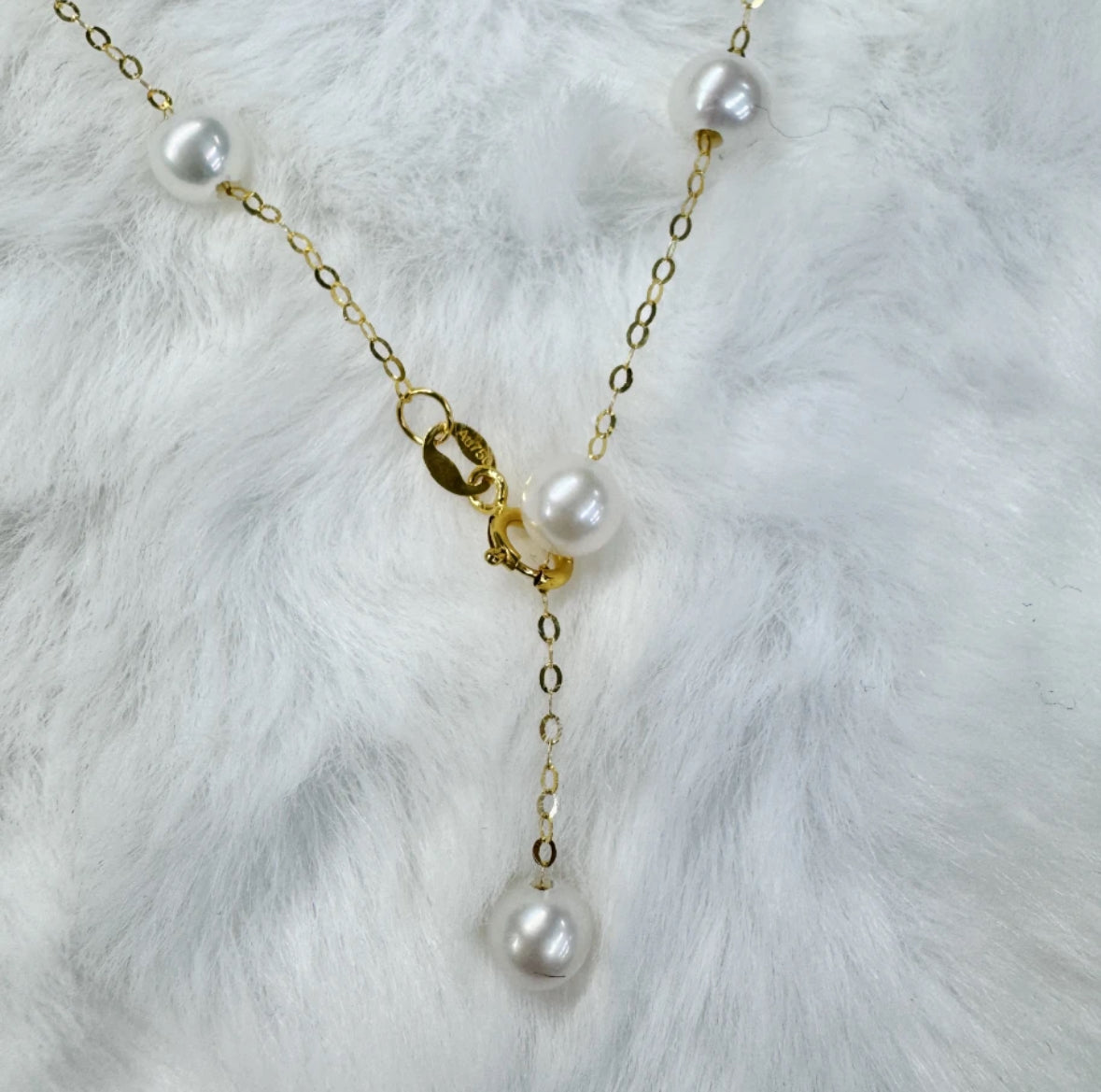 Romantic and gentle Non-bead Freshwater Pearl “a canopy of twinkling stars ”Necklace with 18K gold setting